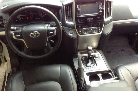 Selling White Toyota Land Cruiser 2016 in Quezon City-5