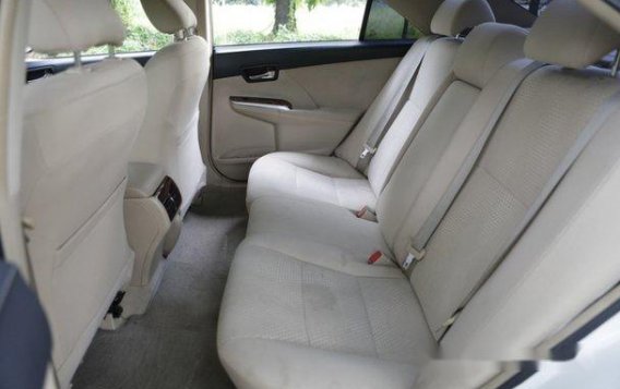White Toyota Camry 2012 at 144000 km for sale -9