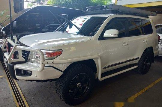 Sell White 2015 Toyota Land Cruiser in Quezon City-2