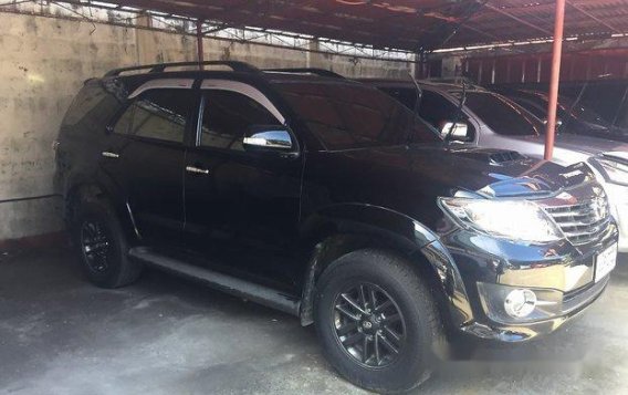 Selling Black Toyota Fortuner 2015 Automatic Diesel at 46000 km -1