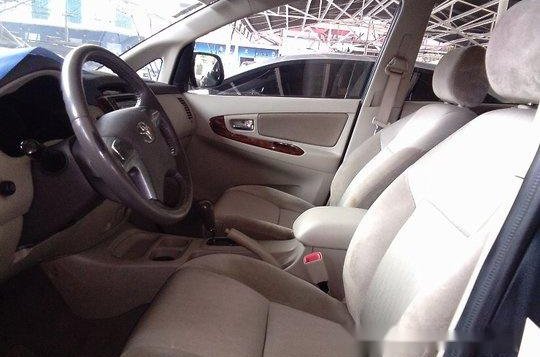 Grey Toyota Innova 2005 at 43101 km for sale-5