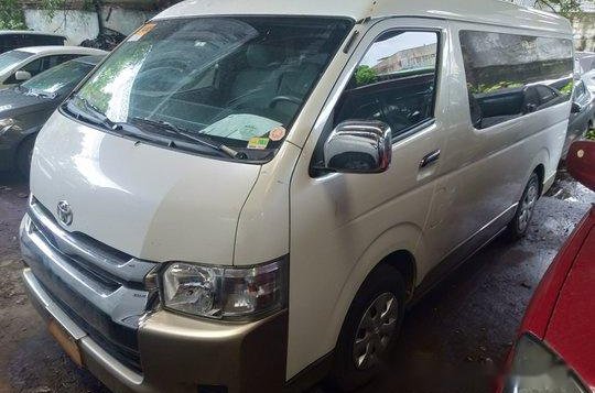 Sell White 2017 Toyota Hiace Manual Diesel at 74000 km -1