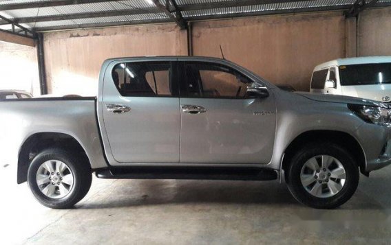 Sell Silver 2016 Toyota Hilux Manual Diesel at 47000 km -4