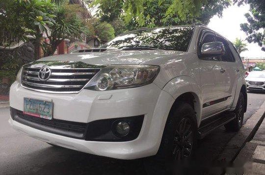 Selling White Toyota Fortuner 2010 Automatic Diesel at 80000 km -1