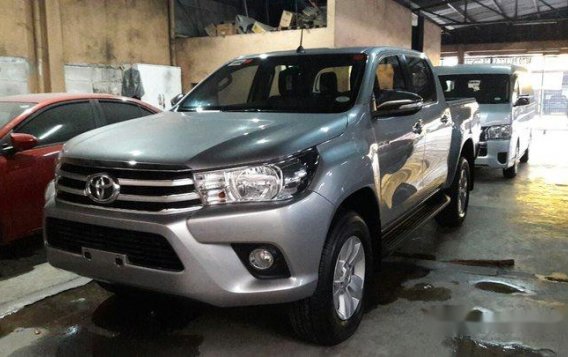 Selling Silver Toyota Hilux 2016 Manual Diesel-2