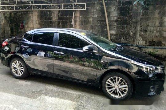 Sell Black 2017 Toyota Corolla Altis Automatic Gasoline at 5200 km -2