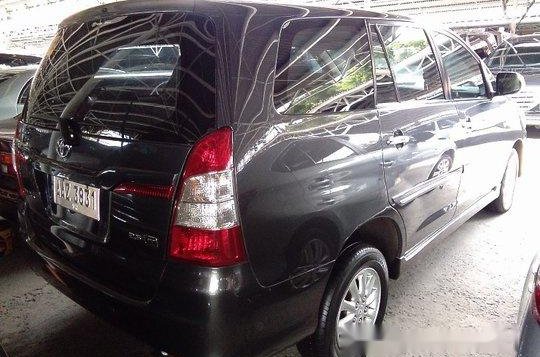 Grey Toyota Innova 2005 at 43101 km for sale-2