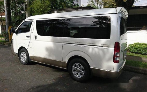 White Toyota Hiace 2010 at 130000 km for sale-3