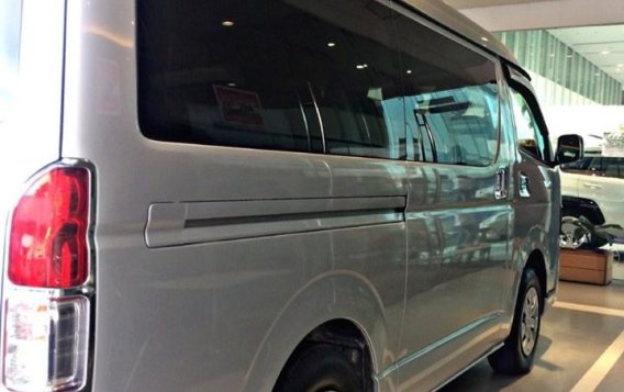 Selling Silver Toyota Hiace 2017 Van Automatic Diesel at 5600 km -5