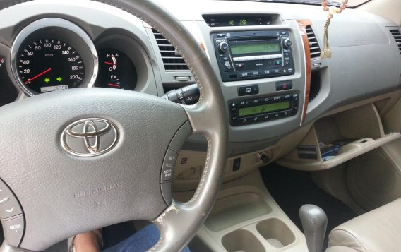 White Toyota Fortuner 2010 Automatic Gasoline for sale -8