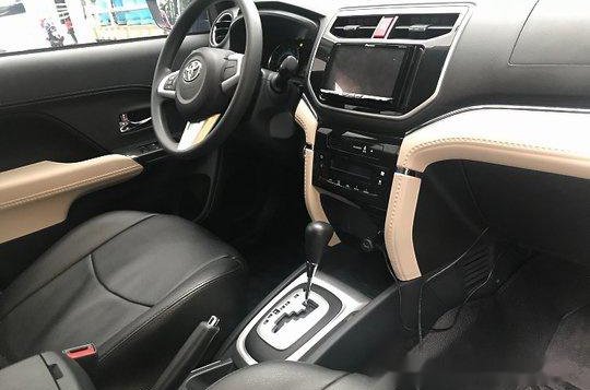 Selling Black Toyota Rush 2018 at 2500 km -4