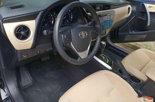 Black Toyota Corolla Altis 2018 at 15000 km for sale-8