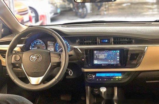 Toyota Corolla Altis 2015 Automatic Gasoline for sale -3