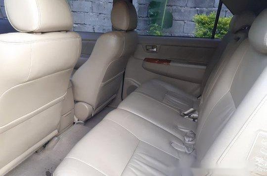 White Toyota Fortuner 2009 Automatic Gasoline for sale-4