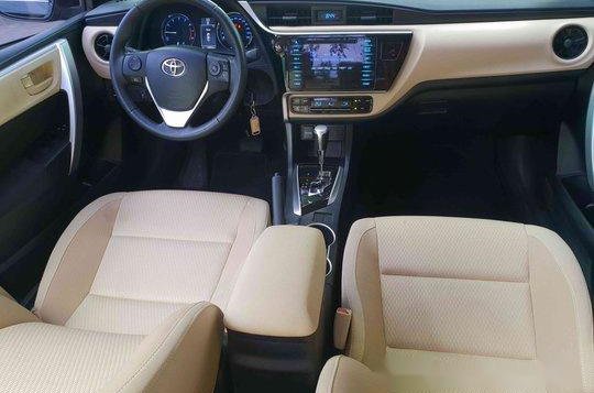 Black Toyota Corolla Altis 2018 at 15000 km for sale-7