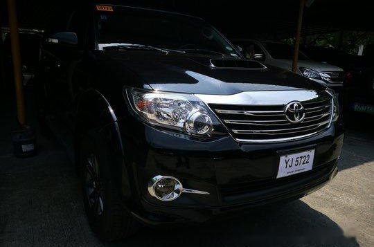 Sell Black 2015 Toyota Fortuner at 54060 km -2