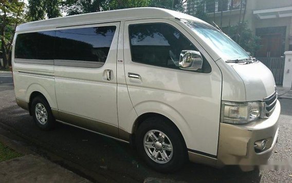 White Toyota Hiace 2010 at 130000 km for sale-1