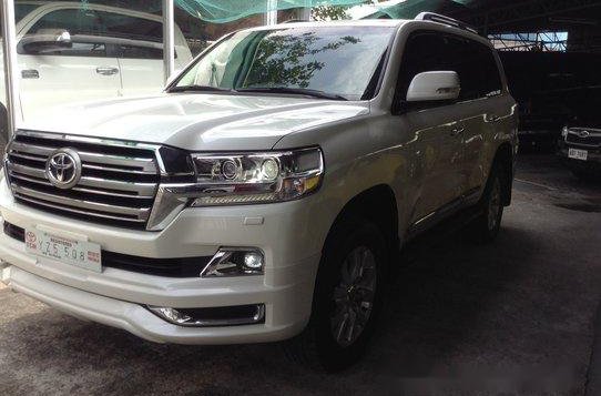 Selling White Toyota Land Cruiser 2016 in Quezon City-4