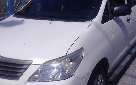 Sell White 2013 Toyota Innova in Bacoor -4