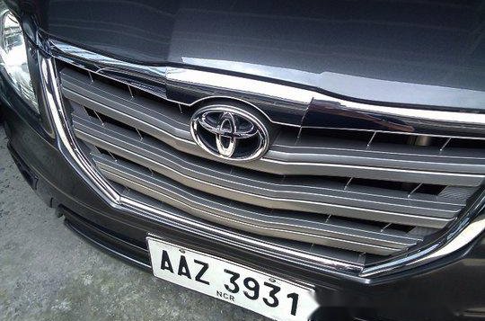 Grey Toyota Innova 2005 at 43101 km for sale-3