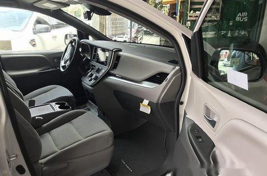 Sell White 2019 Toyota Sienna in Quezon City-4