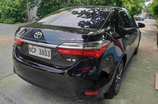 Black Toyota Corolla Altis 2018 at 15000 km for sale-2