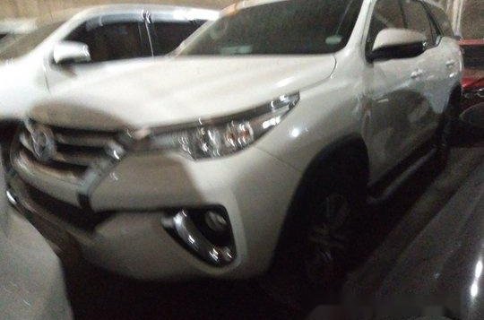 Selling White Toyota Fortuner 2018 Automatic Diesel -3