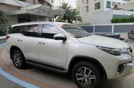 Selling White Toyota Fortuner 2018 Automatic Diesel at 12365 km -1