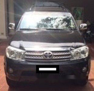 Selling Black Toyota Fortuner 2011 in Makati