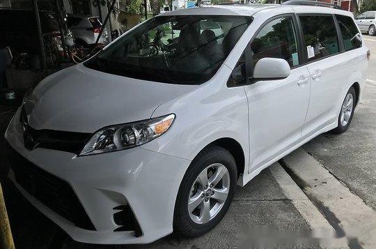 Sell White 2019 Toyota Sienna in Quezon City-1