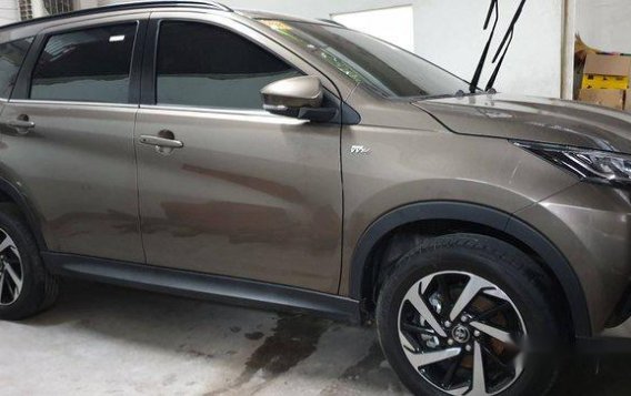 Brown Toyota Rush 2019 for sale in Quezon City -1