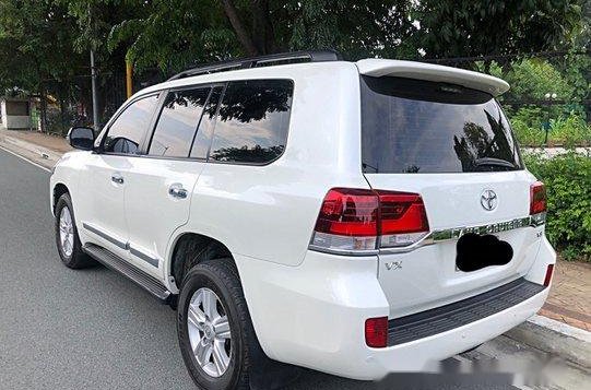 White Toyota Land Cruiser 2015 at 50000 km for sale -4