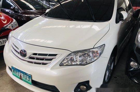Sell White 2013 Toyota Corolla Altis at 52000 km-1