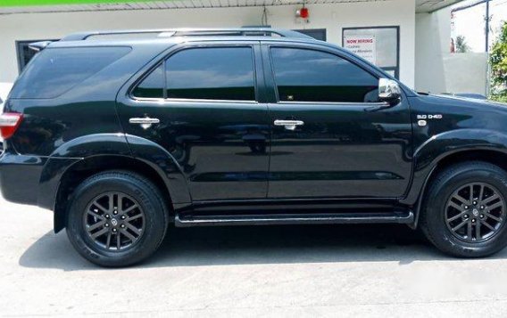 Selling Black Toyota Fortuner 2011 in Meycauayan-3
