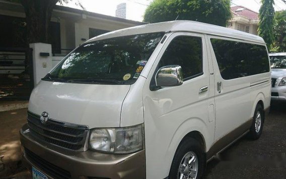 White Toyota Hiace 2010 at 130000 km for sale-2