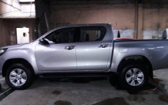 Selling Silver Toyota Hilux 2016 Manual Diesel-1