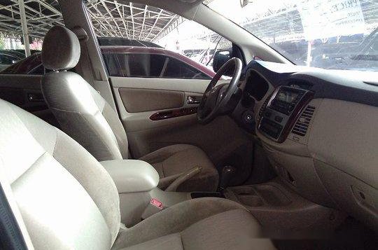 Grey Toyota Innova 2005 at 43101 km for sale-14