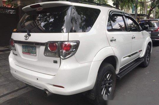 Selling White Toyota Fortuner 2010 Automatic Diesel at 80000 km -2
