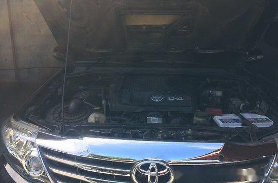 Selling Black Toyota Fortuner 2015 Automatic Diesel at 46000 km -3