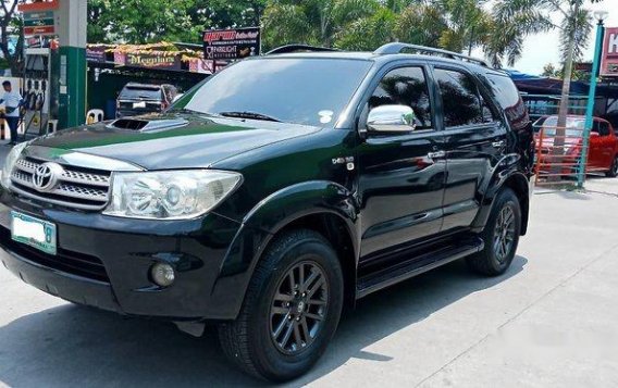 Selling Black Toyota Fortuner 2011 in Meycauayan-2