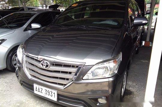 Grey Toyota Innova 2005 at 43101 km for sale-1