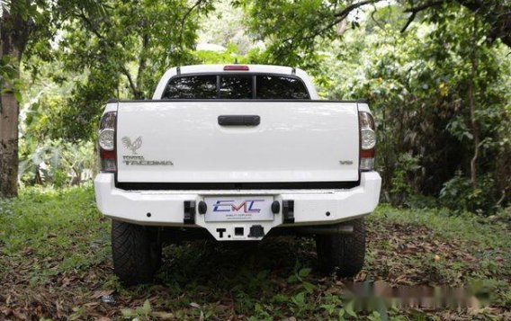 White Toyota Tacoma 2013 for sale in Quezon City -3