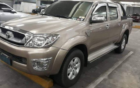 Selling Beige Toyota Hilux 2011 at 84000 km 