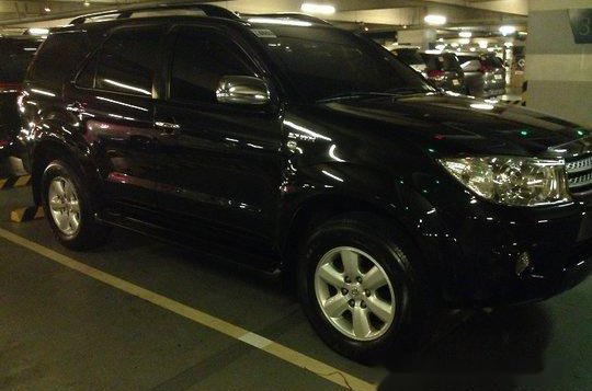 Sell Black 2009 Toyota Fortuner in Quezon City 