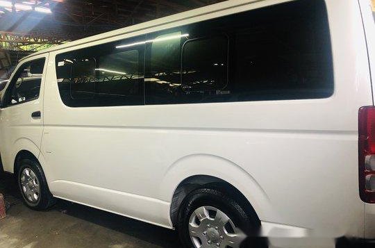 White Toyota Hiace 2016 at 18000 km for sale-2