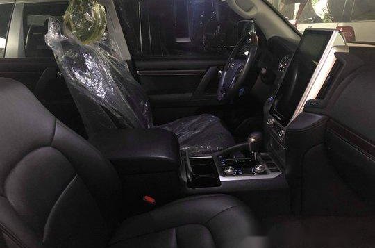 Silver Toyota Land Cruiser 2018 Automatic Diesel for sale-6