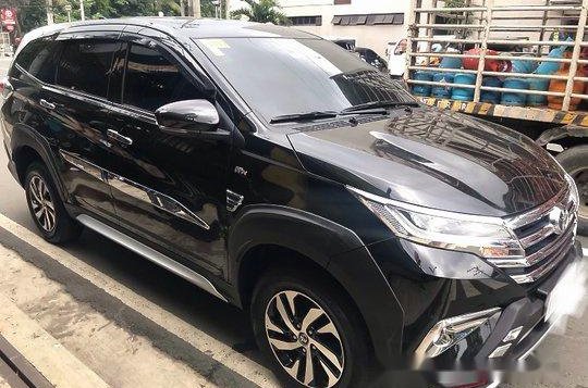 Selling Black Toyota Rush 2018 at 2500 km -1