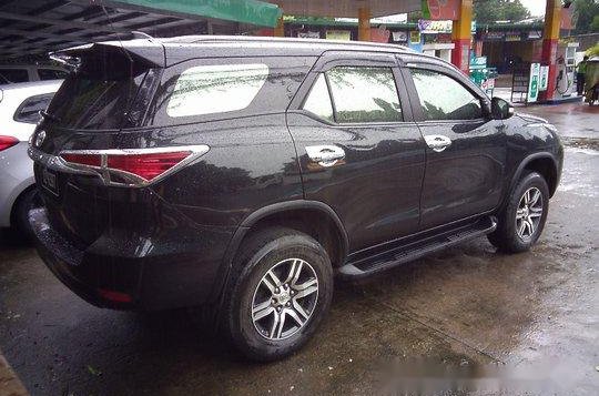Selling Black Toyota Fortuner 2016 Automatic Diesel -2