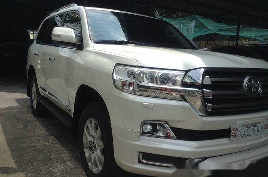 Selling White Toyota Land Cruiser 2016 in Quezon City-7