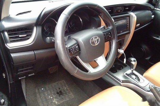 Selling Black Toyota Fortuner 2016 Automatic Diesel -4